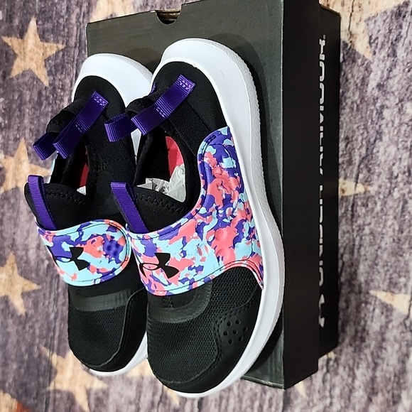 NWT in box Under Armour sneakers - Picture 2 of 6